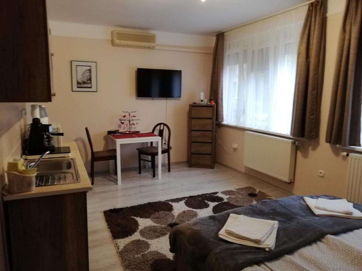 Tulip Family Apartments Егер Екстериор снимка