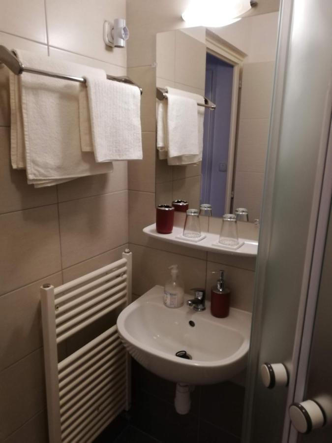 Tulip Family Apartments Егер Екстериор снимка
