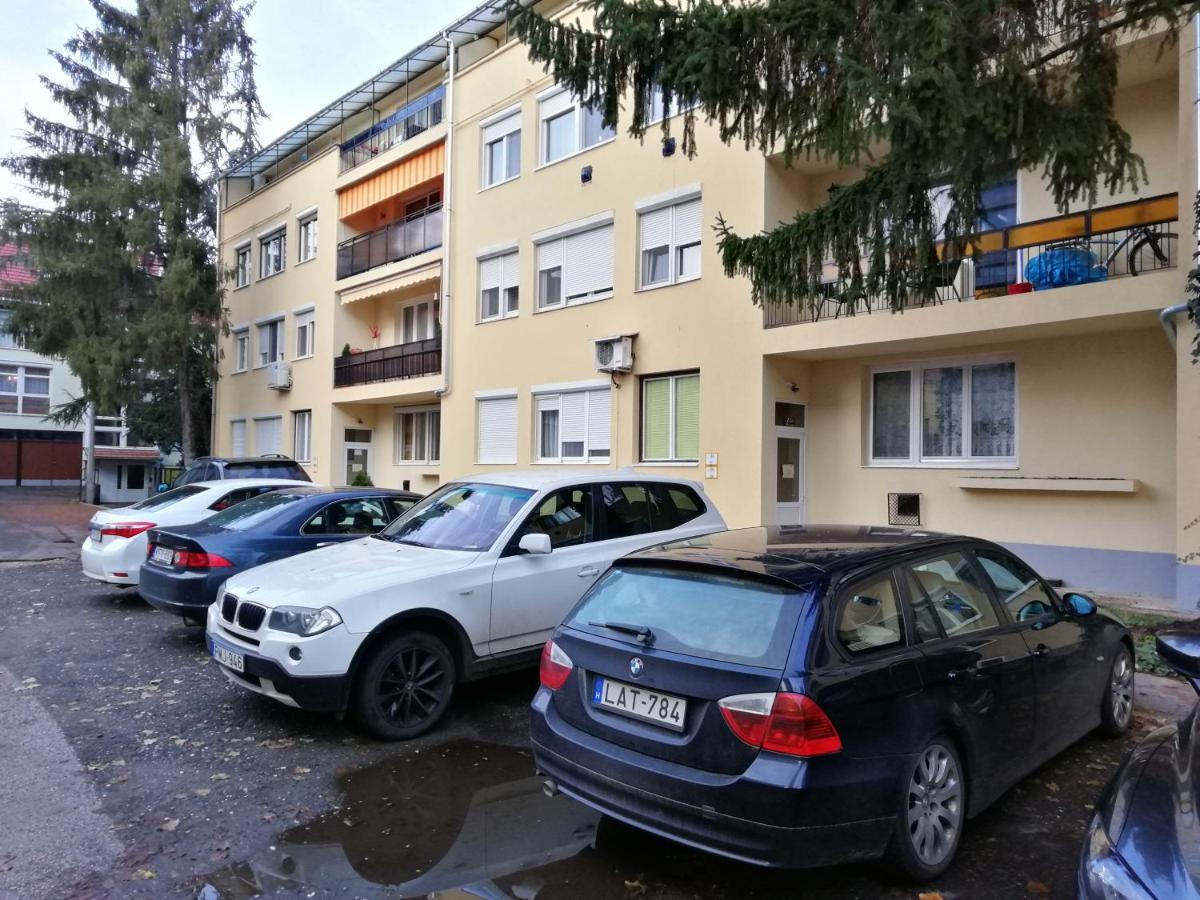 Tulip Family Apartments Егер Екстериор снимка