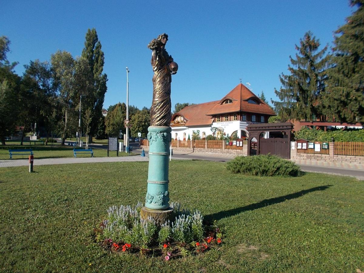 Tulip Family Apartments Егер Екстериор снимка